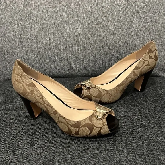 NEW COACH Heels - Picture 3 of 4